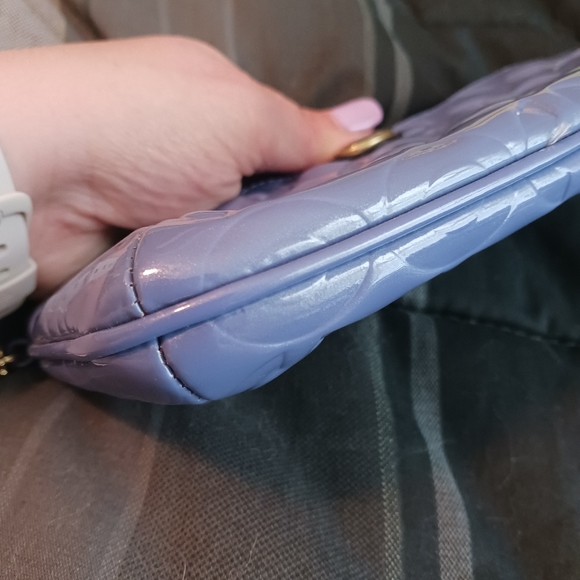 NWT! 🎁🎄 Beautiful Quilted Coach Wristlet! - Picture 5 of 15